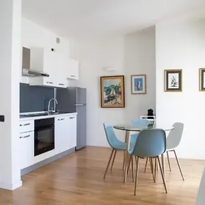 Grande Monolocale Con Parcheggio Interrato Incluso Apartment